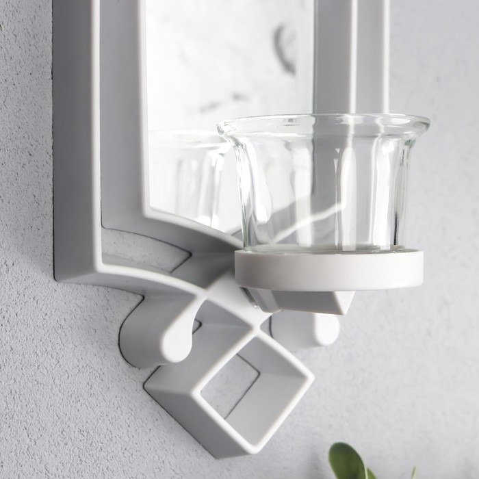 Подсвечник пластик, стекло на 1 свечу Подсвечник пластик, стекло на 1 свечу "Зеркальный свет" набор 2 шт d-4 см белая 8х11,5х37 см 90688