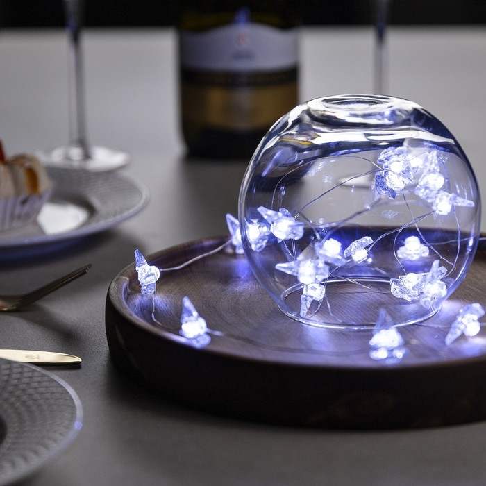 Гирлянда «Нить» 2 м роса с насадками «Снежная ёлочка», IP20, серебристая нить, 20 LED, 2 режима, батарейки ААх2 (нет в комплекте), свечение белое Гирлянда «Нить» 2 м роса с насадками «Снежная ёлочка», IP20, серебристая нить, 20 LED, 2 режима, батарейки ААх2 (нет в комплекте), свечение белое