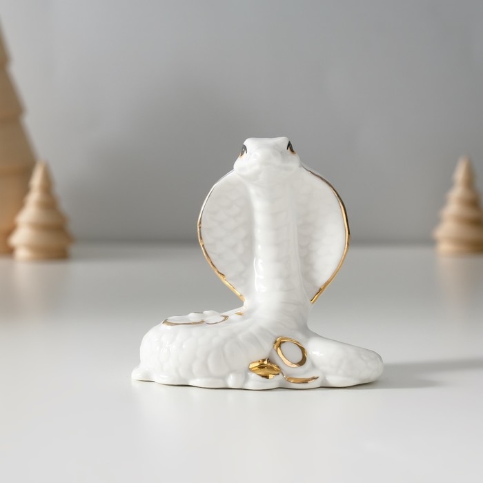 Сувенир керамика Сувенир керамика "Белая кобра с горкой монет" с золотом 4,5х8х7,5 см