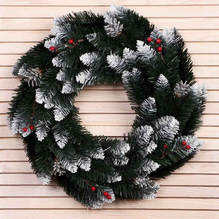 Новогодний венок  Новогодний венок "Интерьерный белоснежный"шишка серебро + ягода 50 см