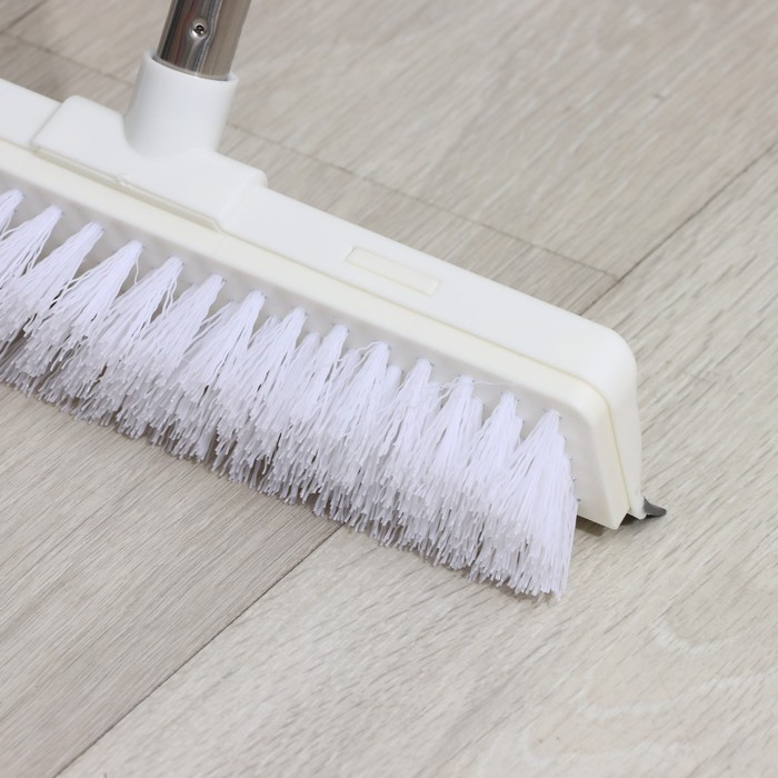 Щётка для подметания пола с водосгоном Доляна, черенок из нержавеющей стали, 28×6,5×117 см Щётка для подметания пола с водосгоном Доляна, черенок из нержавеющей стали, 28×6,5×117 см