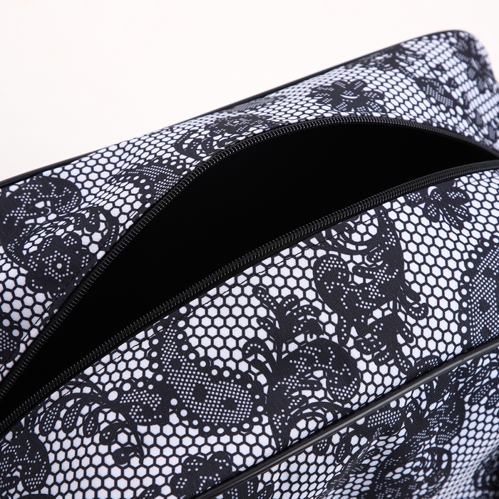 Сумка дорожная на колёсах, отдел на молнии, 3 наружных кармана, длинный ремень, цвет чёрный/белый Сумка дорожная на колёсах, отдел на молнии, 3 наружных кармана, длинный ремень, цвет чёрный/белый