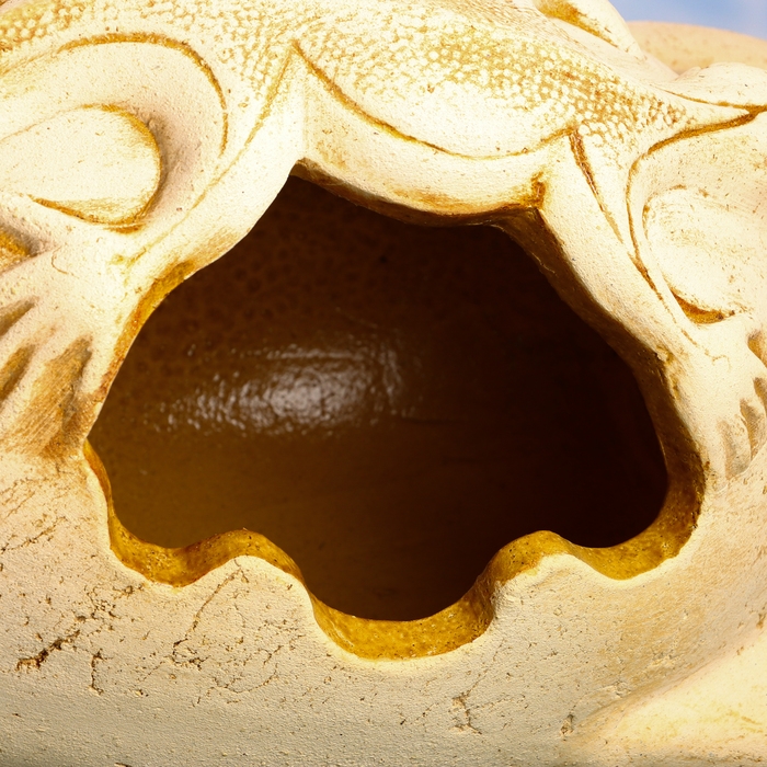 Фигурное кашпо  Фигурное кашпо "Амфора с ящерицей" 64х38см