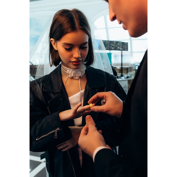 Чокер «Танго» цветок на шнурке, роза крупная, цвет белый Чокер «Танго» цветок на шнурке, роза крупная, цвет белый