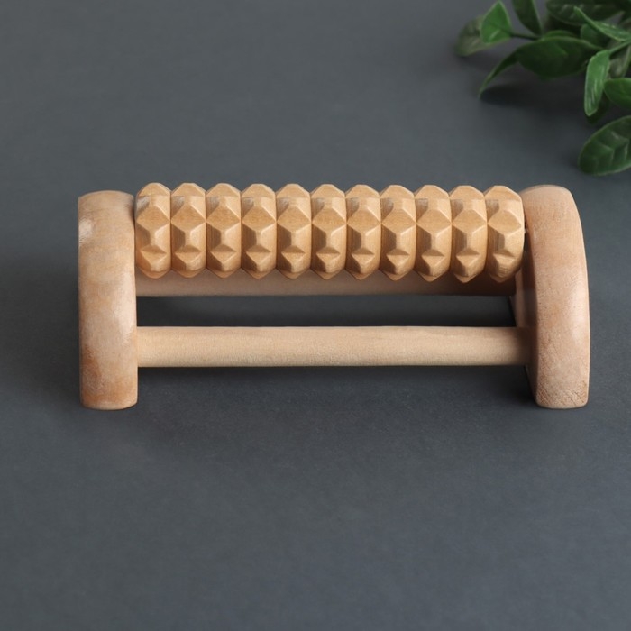 Массажёр для ног с шипами, деревянный, роликовый, 1 ряд, 14,5 × 7,8 × 4,5 см Массажёр для ног с шипами, деревянный, роликовый, 1 ряд, 14,5 × 7,8 × 4,5 см