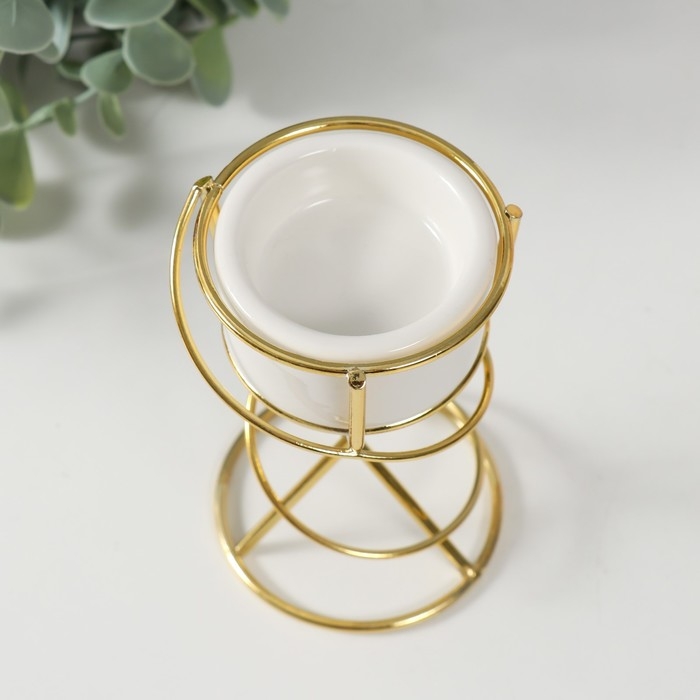 Подсвечник керамика, металл на 1 свечу  Подсвечник керамика, металл на 1 свечу "Спираль" белый с золотом 6,8х6,7х11,3 см