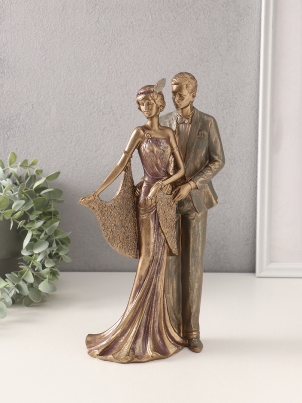 Сувенир полистоун  Сувенир полистоун "Пара в костюмах 20-30-х годов" 17х9х31,5 см