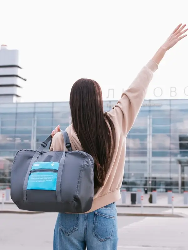 Сумка дорожная на молнии, складная в косметичку, наружный карман, держатель для чемодана, серая, голубая