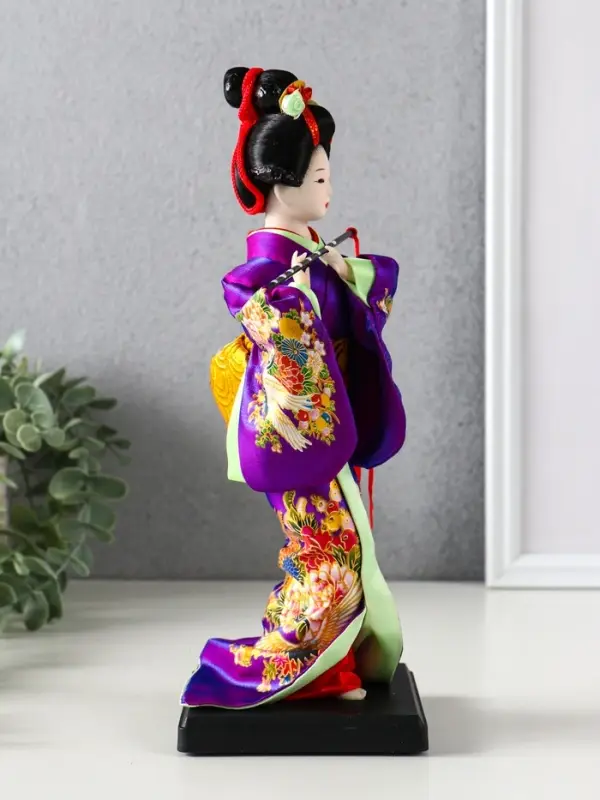 Кукла коллекционная &laquo;Японка в фиолетовом кимоно с флейтой&raquo;, 25&times;9.5&times;9.5 см