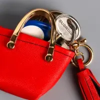 Брелок кожзам с карабином, с кистью "Сумка тоут" красная 6,5х3х7 см Брелок кожзам с карабином, с кистью "Сумка тоут" красная 6,5х3х7 см
