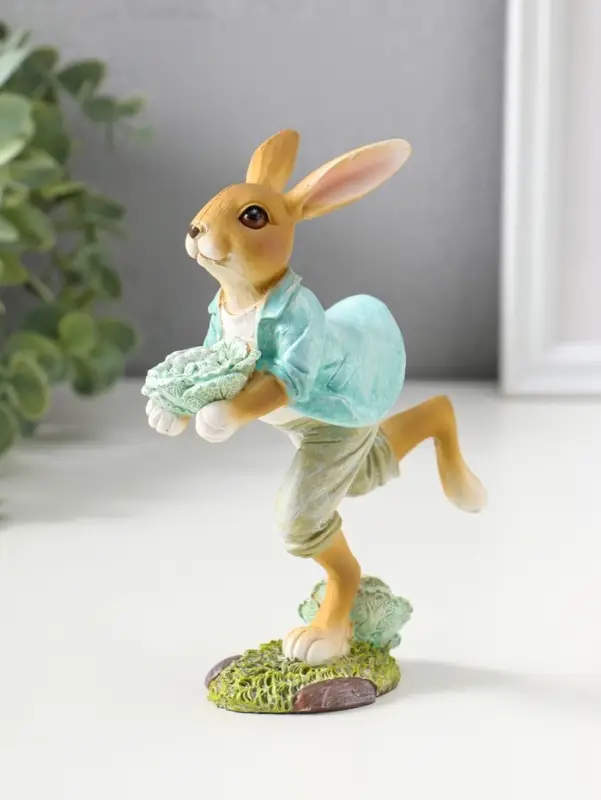 Сувенир полистоун "Зайчик в голубом пиджаке с декоративной капустой" 15 см