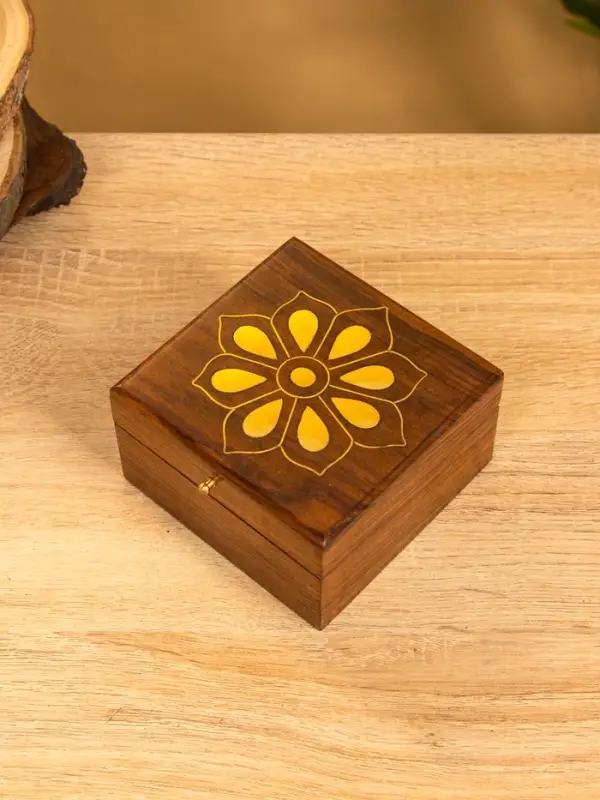 Шкатулка  Шкатулка "Цветок" 10х10х6 см, дерево шишам