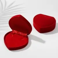 Футляр под набор украшений &laquo;Сердце&raquo;, бархатный, 9&times;8.5 см, красный