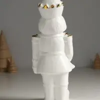 Фигура "Щелкунчик" 24х10х7,5 см, белый с позолотой