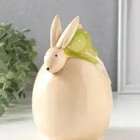 Сувенир керамика "Зайчик в зелёном костюме, лежит на яйце" 10,4х10х14,9 см