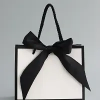 Пакет подарочный, белый, с бантом, 19 х 15 х 7 см