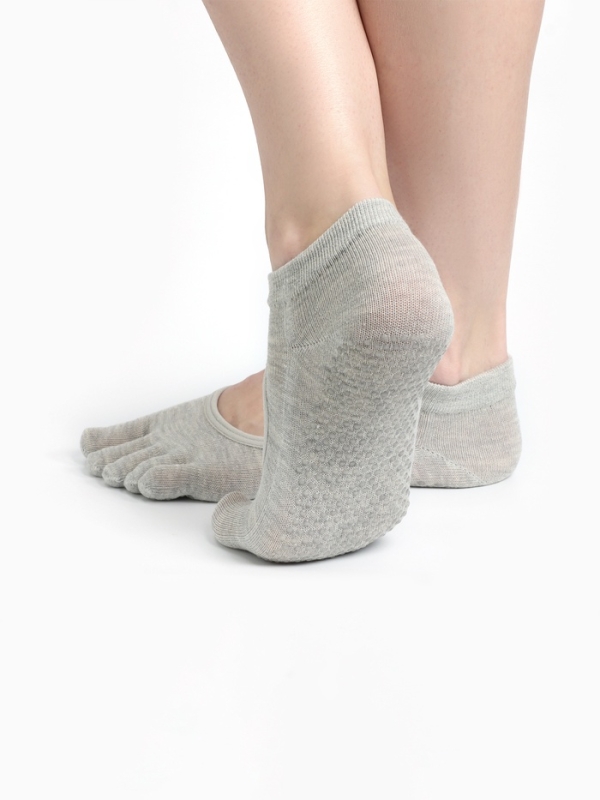Носки для йоги р.36-39, прорезиненные, серые Носки для йоги р.36-39, прорезиненные, серые
