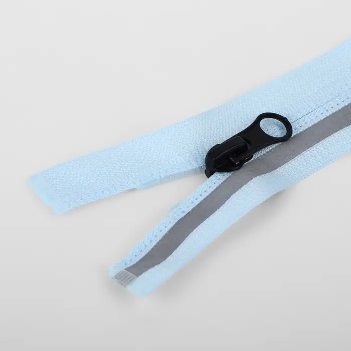 Молния «Спираль», №5, разъёмная, со светоотражающей полосой, замок автомат, 80 см, голубая Молния «Спираль», №5, разъёмная, со светоотражающей полосой, замок автомат, 80 см, голубая