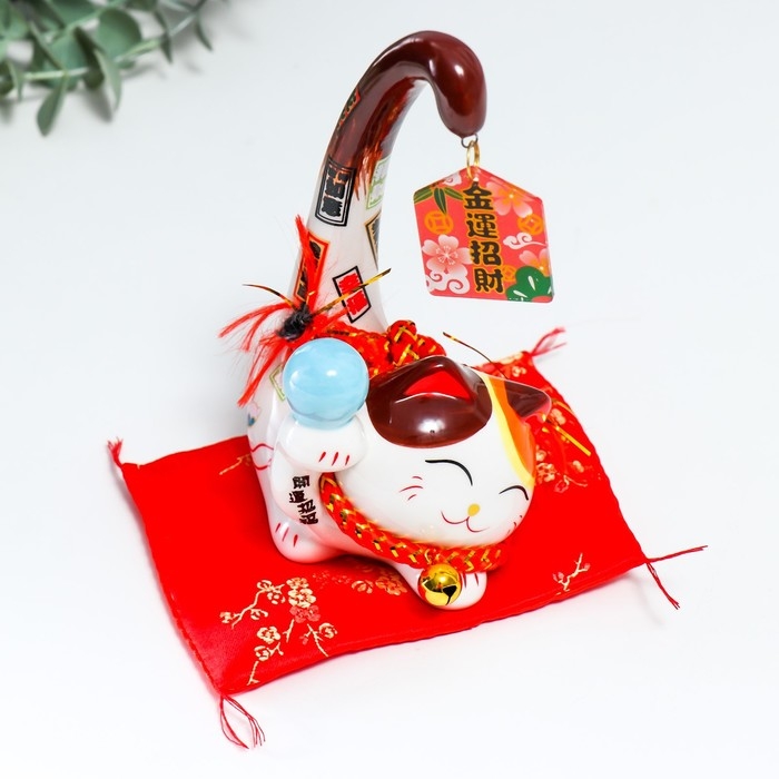 Сувенир керамика Сувенир керамика "Манэки-нэко с шариком и подвеской" 9х7х15,5 см