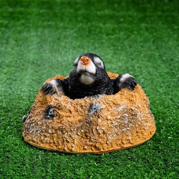 Садовая фигура из полистоуна &laquo;Крот из норки&raquo;, 18&times;18&times;12 см