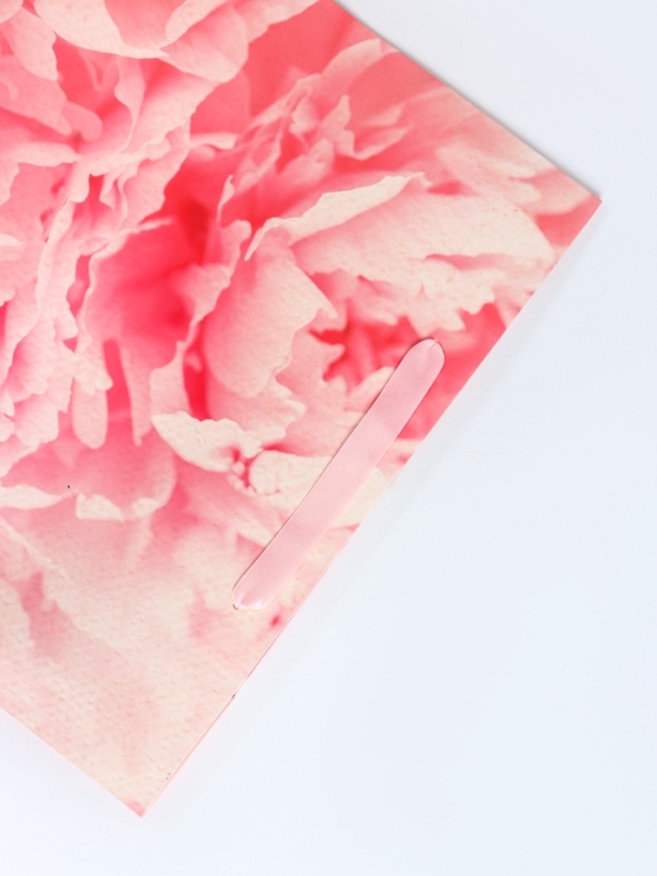 Пакет подарочный ламинированный вертикальный «Самой прекрасной», L 31 × 40 × 12 см