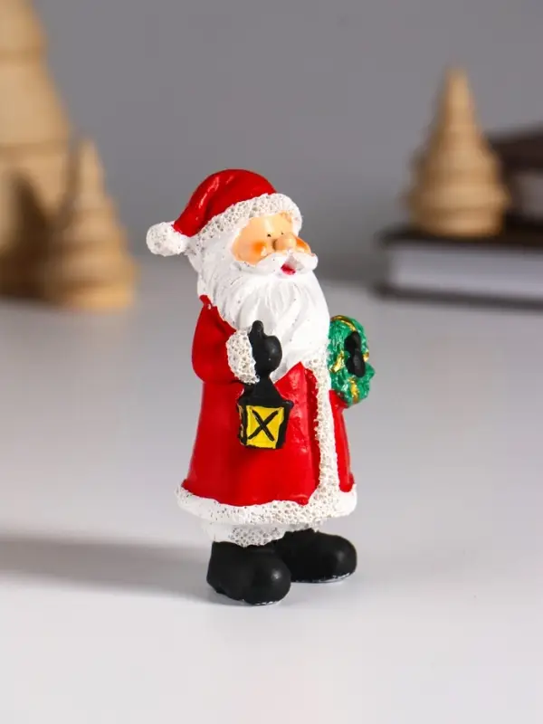 Сувенир полистоун  Сувенир полистоун "Дедушка Мороз в красном с колокольчиком/фонарём" МИКС 4,8х3,5х8,7 см