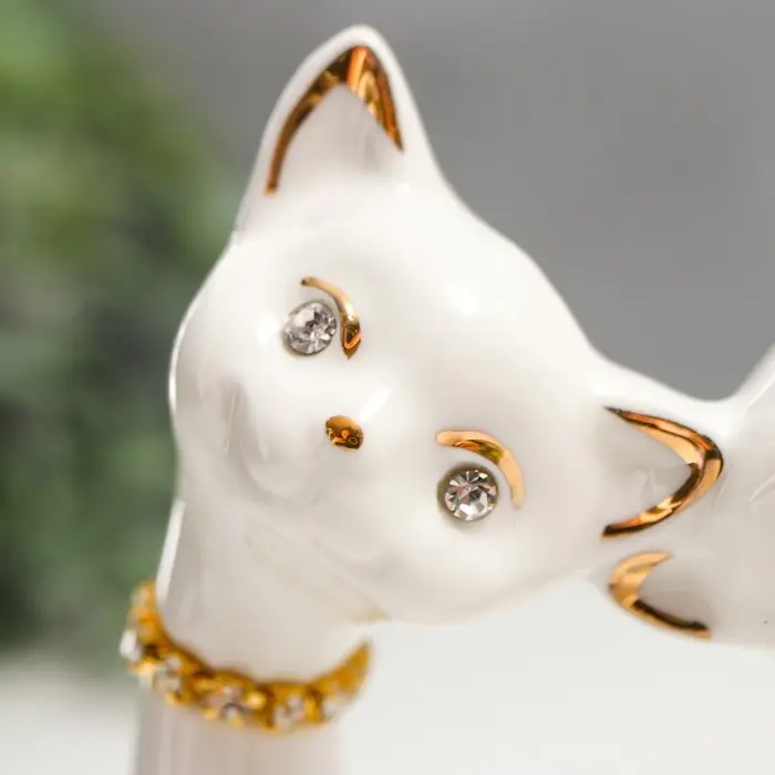 Фигурка керамика &laquo;Белые кот и кошка в цветок, ошейник из страз&raquo;, 12&times;9&times;4.5 см
