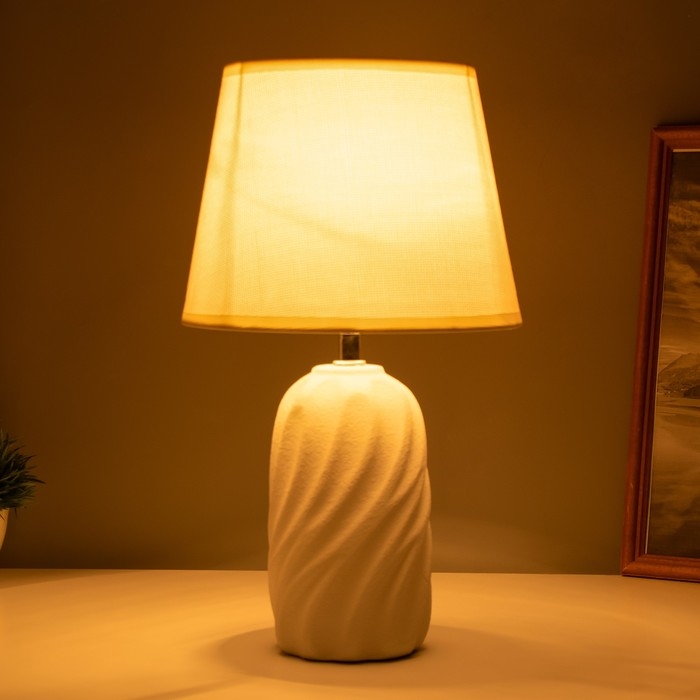 Лампа настольная Лампа настольная "Джи" 1х40Вт Е14 белый 20х20х34см