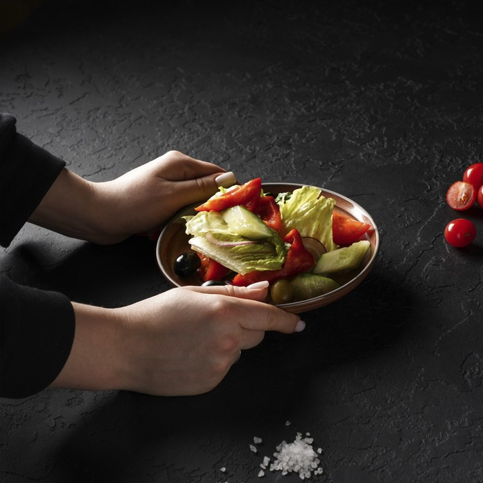 Тарелка фарфоровая десертная Magistro Garland, d=17 см, цвет коричневый Тарелка фарфоровая десертная Magistro Garland, d=17 см, цвет коричневый