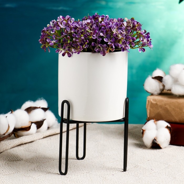 Кашпо  Кашпо "Цилиндр" белое, на черной подставке, 14х10х10см