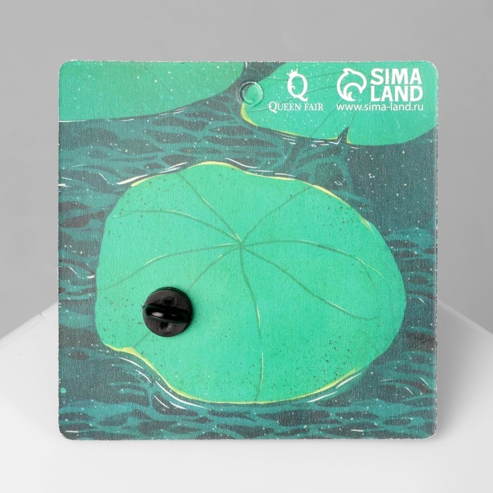 Значок «Лягушонок» с магнитофоном, цвет зелёный Значок «Лягушонок» с магнитофоном, цвет зелёный