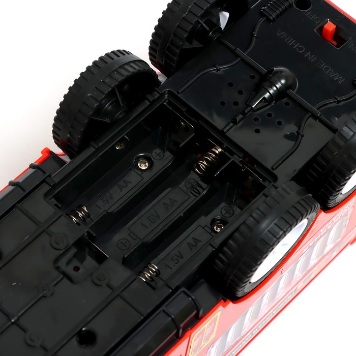 Машина «Пожарная служба», световые и звуковые эффекты, работает от батареек Машина «Пожарная служба», световые и звуковые эффекты, работает от батареек