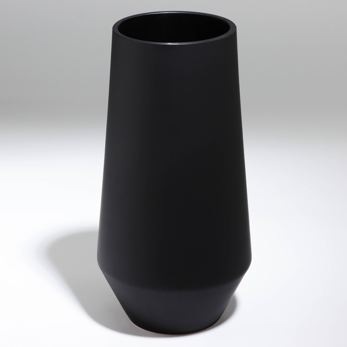 Ваза для цветов «Глория» из черного стекла 27 х 14 х 14 см Ваза для цветов «Глория» из черного стекла 27 х 14 х 14 см