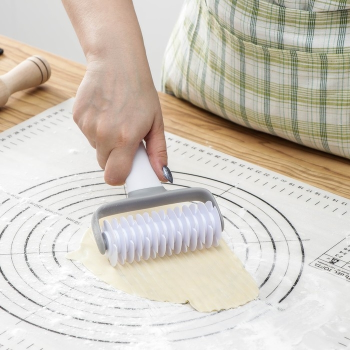 Валик для нарезки теста Доляна «Виктори», 20×12 см, цвет белый Валик для нарезки теста Доляна «Виктори», 20×12 см, цвет белый