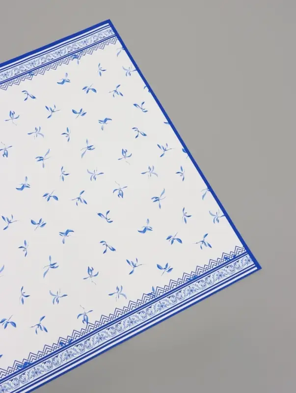 Пленка для цветов и букетов &laquo;Эскиз&raquo;, белая с голубым, 57&times;57 см