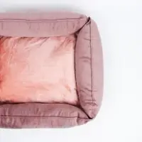 Лежанка для кошек и собак велюровая Pet Lab, 45 х 40 х 15 см, розовая