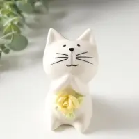 Сувенир керамика "Белый котёнок с желтым цветочком" 5,2х5х7,6 см