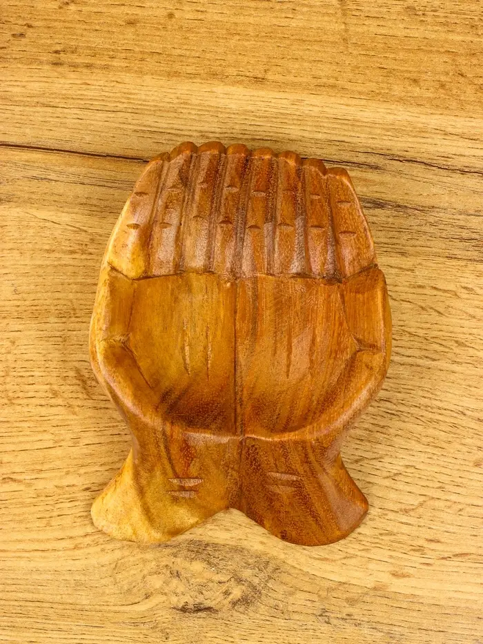 Сувенир «Ладони», 14×11×3 см, дерево Суар, бежевый Сувенир «Ладони», 14×11×3 см, дерево Суар, бежевый