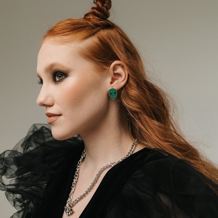 Серьги с эмалью «Инопланетяне», цвет чёрно-зелёный в золоте Серьги с эмалью «Инопланетяне», цвет чёрно-зелёный в золоте