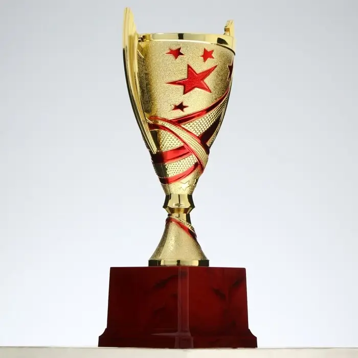 Кубок золотой 183C, наградная фигура, подставка пластик, 17&times;8.5&times;6.5 см