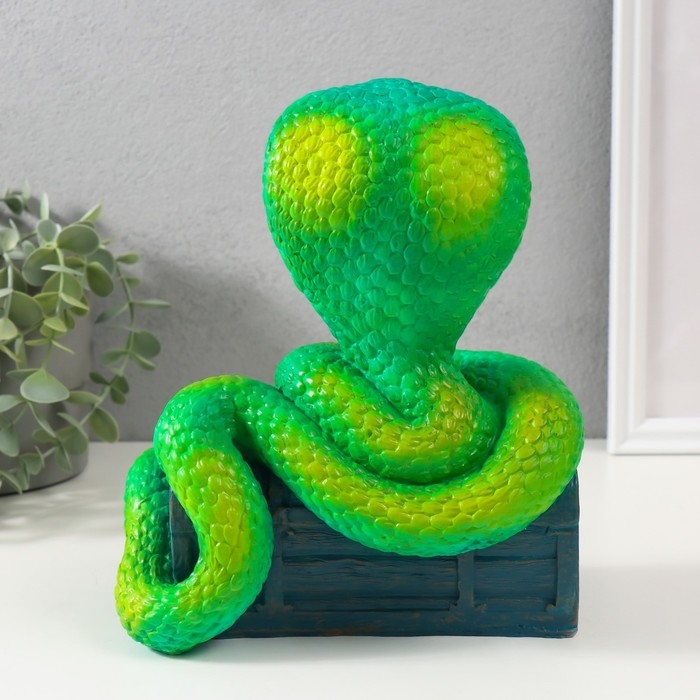 Копилка Копилка"КОБРА НА СУНДУКЕ "  20 х 17 х 12 см.