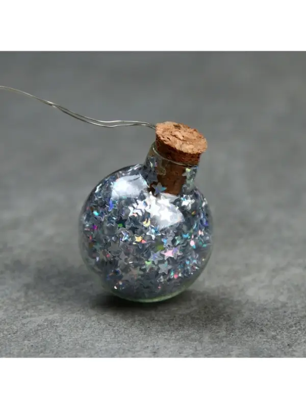 Гирлянда &laquo;Нить&raquo; 1.6 м с насадками &laquo;Шарики с серебристым конфетти&raquo;, IP20, серебристая нить, 15 LED, от батареек АА&times;2, свечение белое