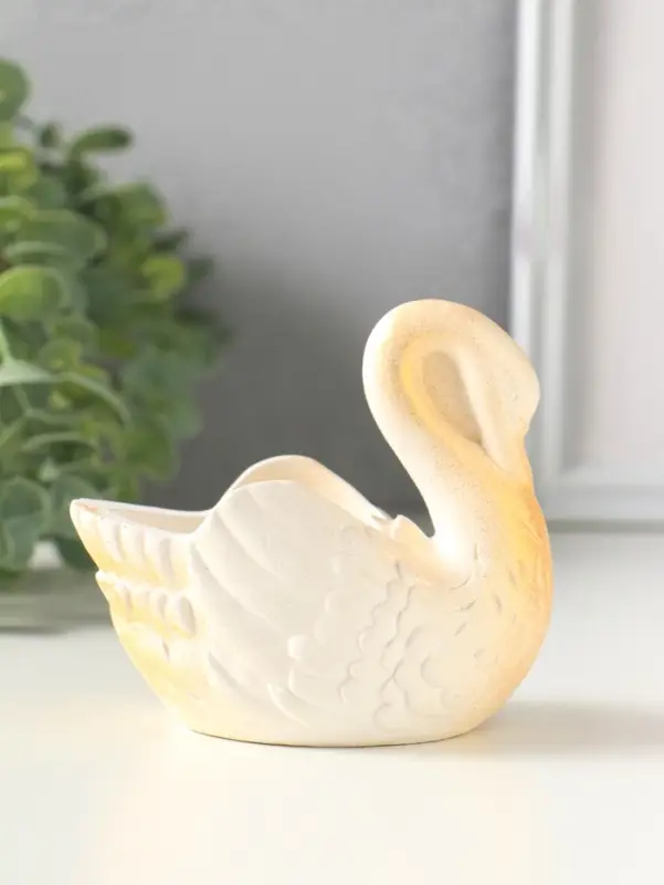 Подставка для мелочей &laquo;Лебедь&raquo;, 9&times;10&times;7 см, белая с позолотой