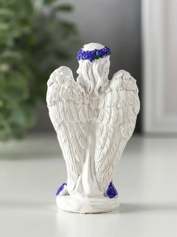 Сувенир полистоун Сувенир полистоун "Девочка-ангел платье с лавандой - молитва" бело-фиолетовый 5,5х3,5х9,3 см 10902