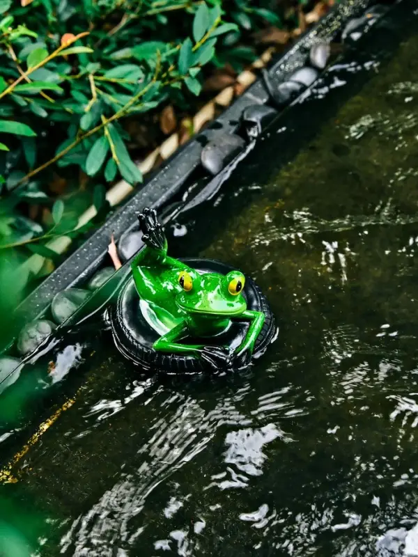 Садовая фигура 14 х 13 х 9,5 см Садовая фигура 14 х 13 х 9,5 см "Лягушка на шине" Водоплавающая