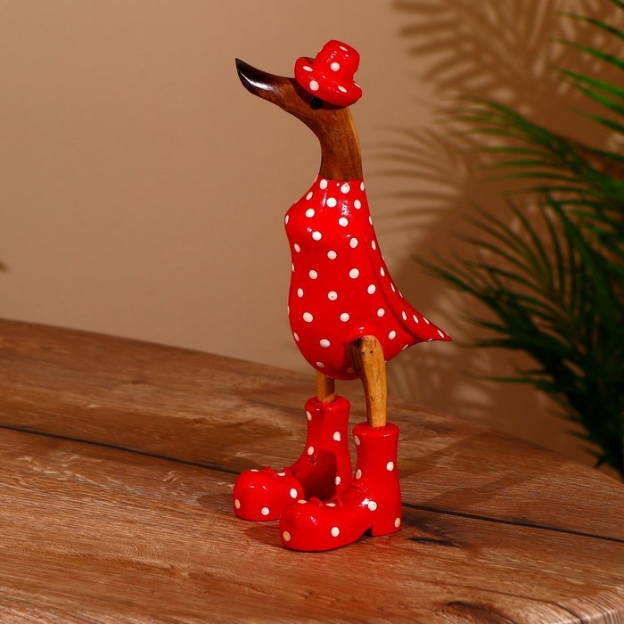 Сувенир Сувенир "Утка в летнем наряде" цв. красный, дерево 27 см