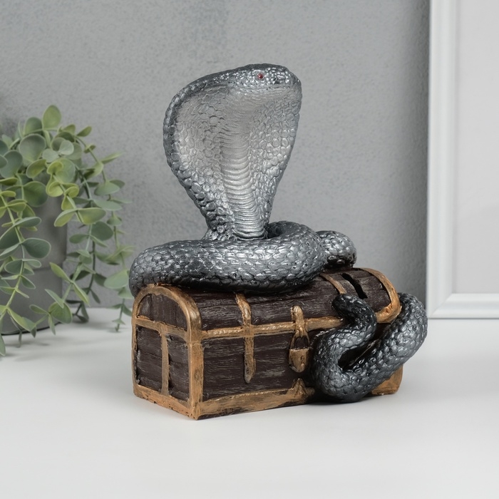 Новогодняя копилка  Новогодняя копилка "Кобра на сундуке "  20 х 17 х 12 см, серебристый