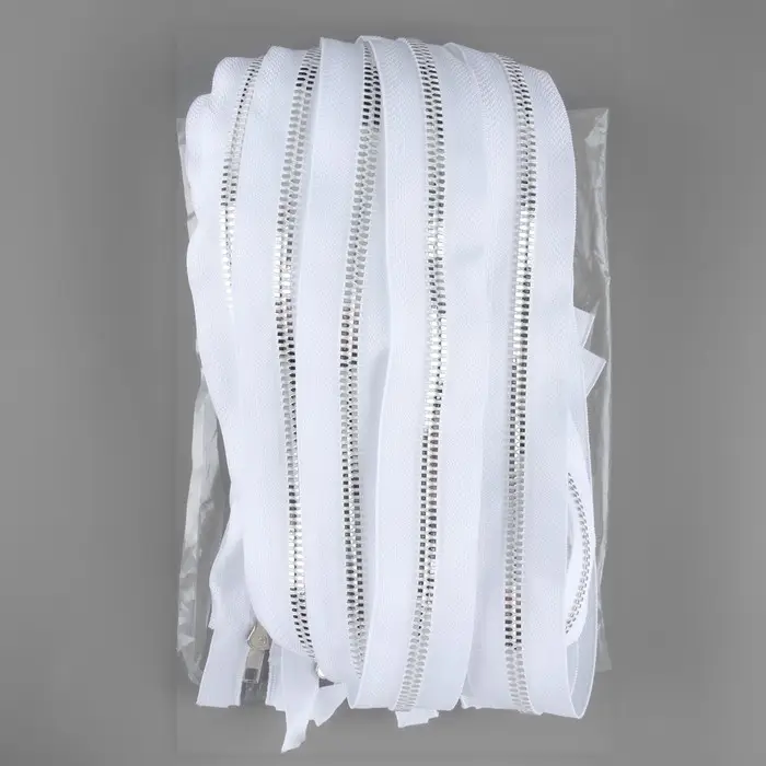 Молния «Трактор», №5, разъёмная, декоративное звено «Акулий зуб», замок автомат, 80 см, белая Молния «Трактор», №5, разъёмная, декоративное звено «Акулий зуб», замок автомат, 80 см, белая