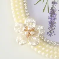 Фоторамка пластик 13х18 см "Белый жемчуг с цветком" овальная Фоторамка пластик 13х18 см "Белый жемчуг с цветком" овальная