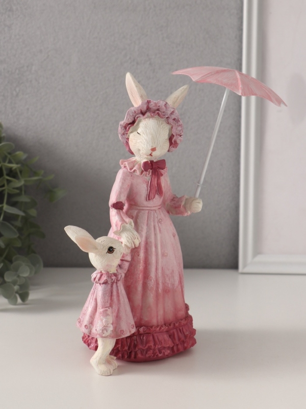 Сувенир полистоун Сувенир полистоун "Мама зайка с дочкой прогулка под зонтом" розовый 16х14х20,5 см